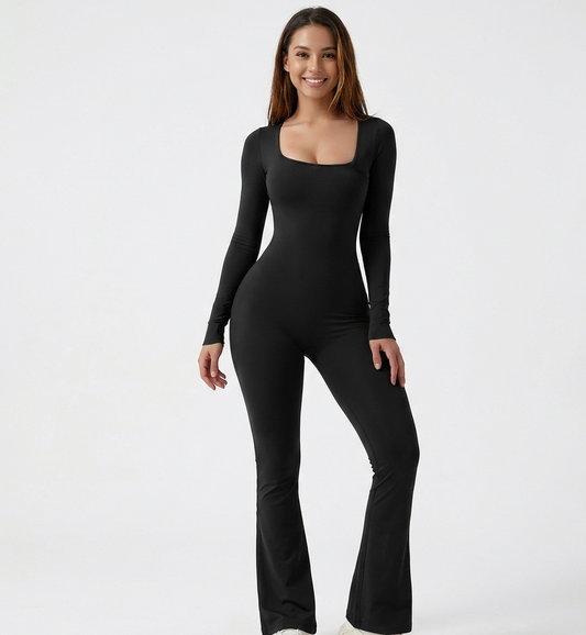 MONO LARGO CON ESCOTE CUADRADO Y PIERNA CAMPANA